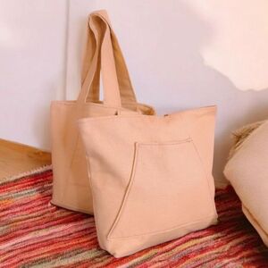 Tan Leather Tote Bag with Structured Design